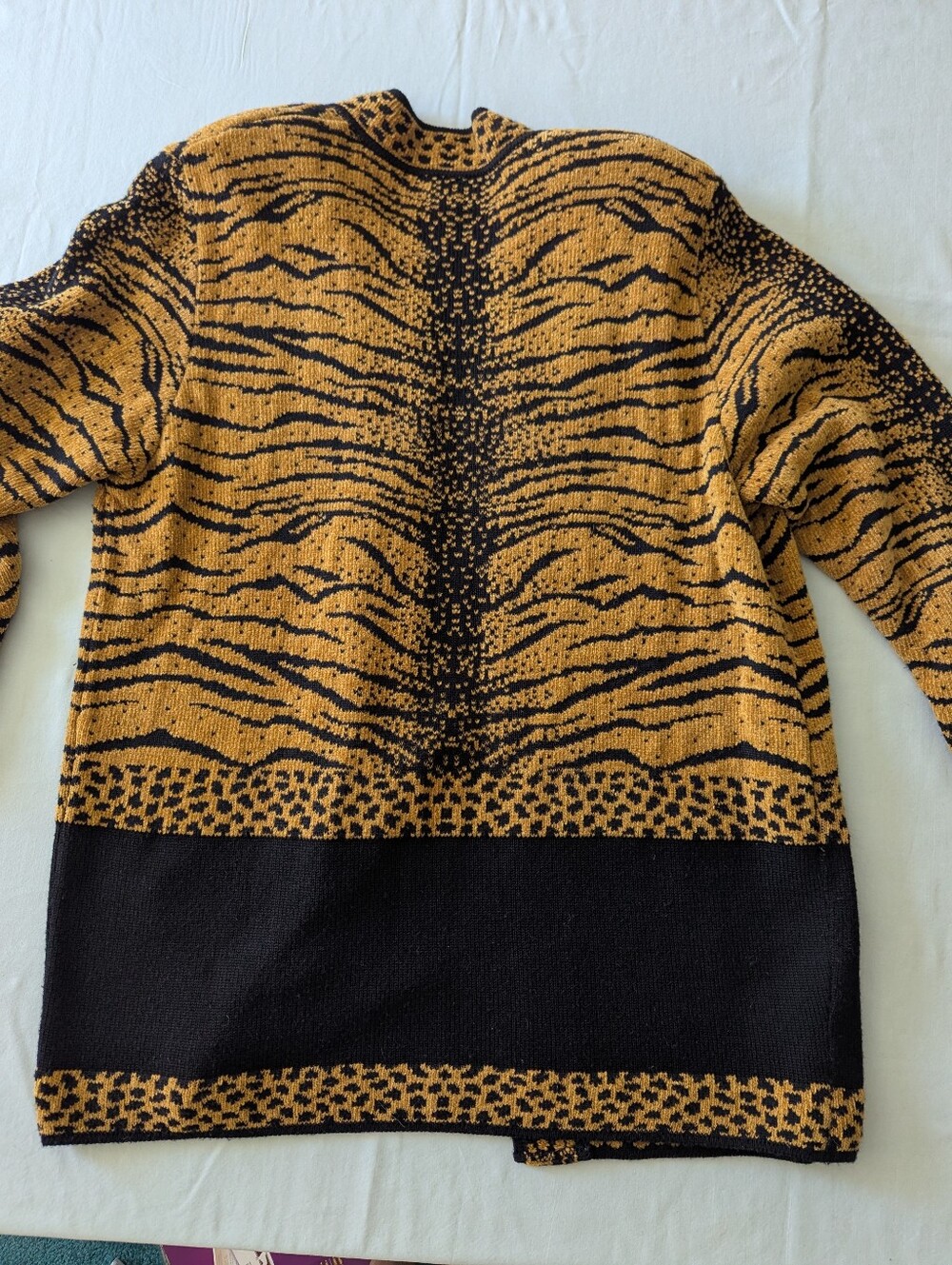 Vintage 90s Tiger Print Long Cardigan With Embroidered Tigers - Picture 10 of 13